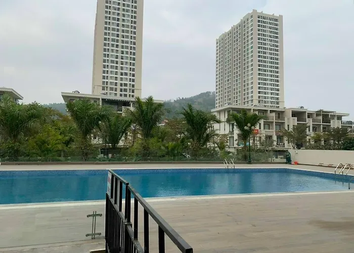 Apartment House & 1-5 Mins Access *