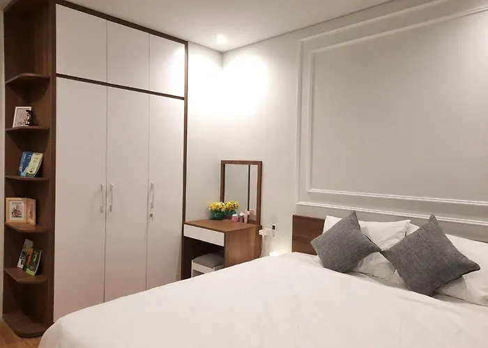 Apartment House & 1-5 Mins Access *