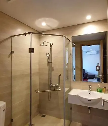 Apartment House & 1-5 Mins Access *