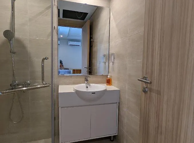 House & 1-5 Mins Access Apartment *