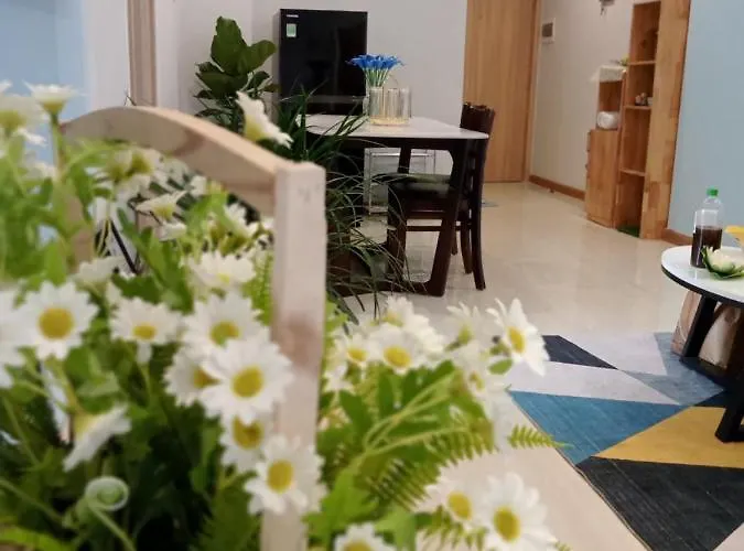 Apartment House & 1-5 Mins Access *