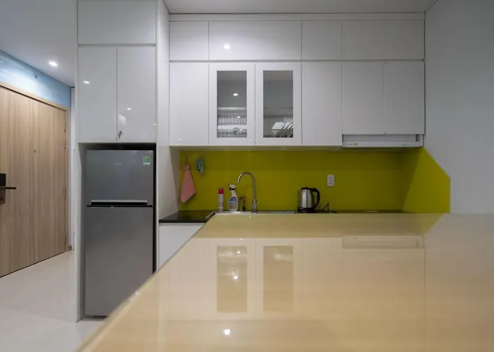 Apartment House & 1-5 Mins Access *