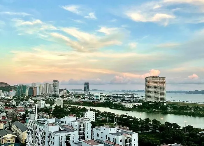 Apartment House & 1-5 Mins Access *