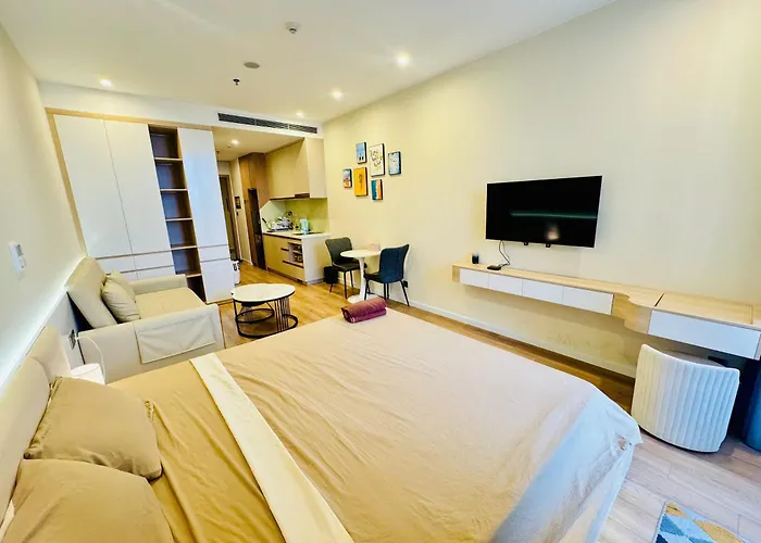 Apartment House & 1-5 Mins Access *