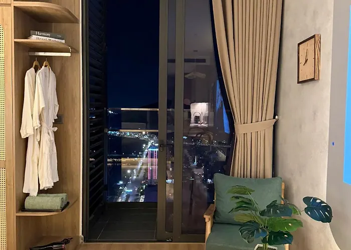 Apartment House & 1-5 Mins Access